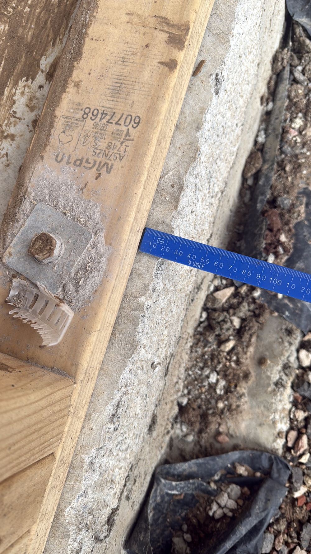 Excess slab beyond the frame line cutting the cavity below the required minimum, Mambourin