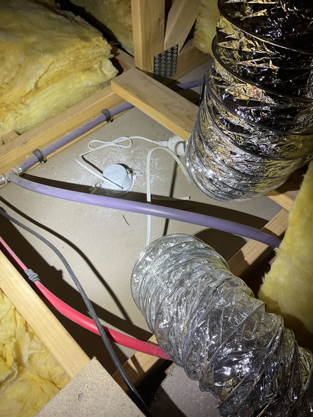Exhaust fan venting into the roof space instead of outside, Mambourin