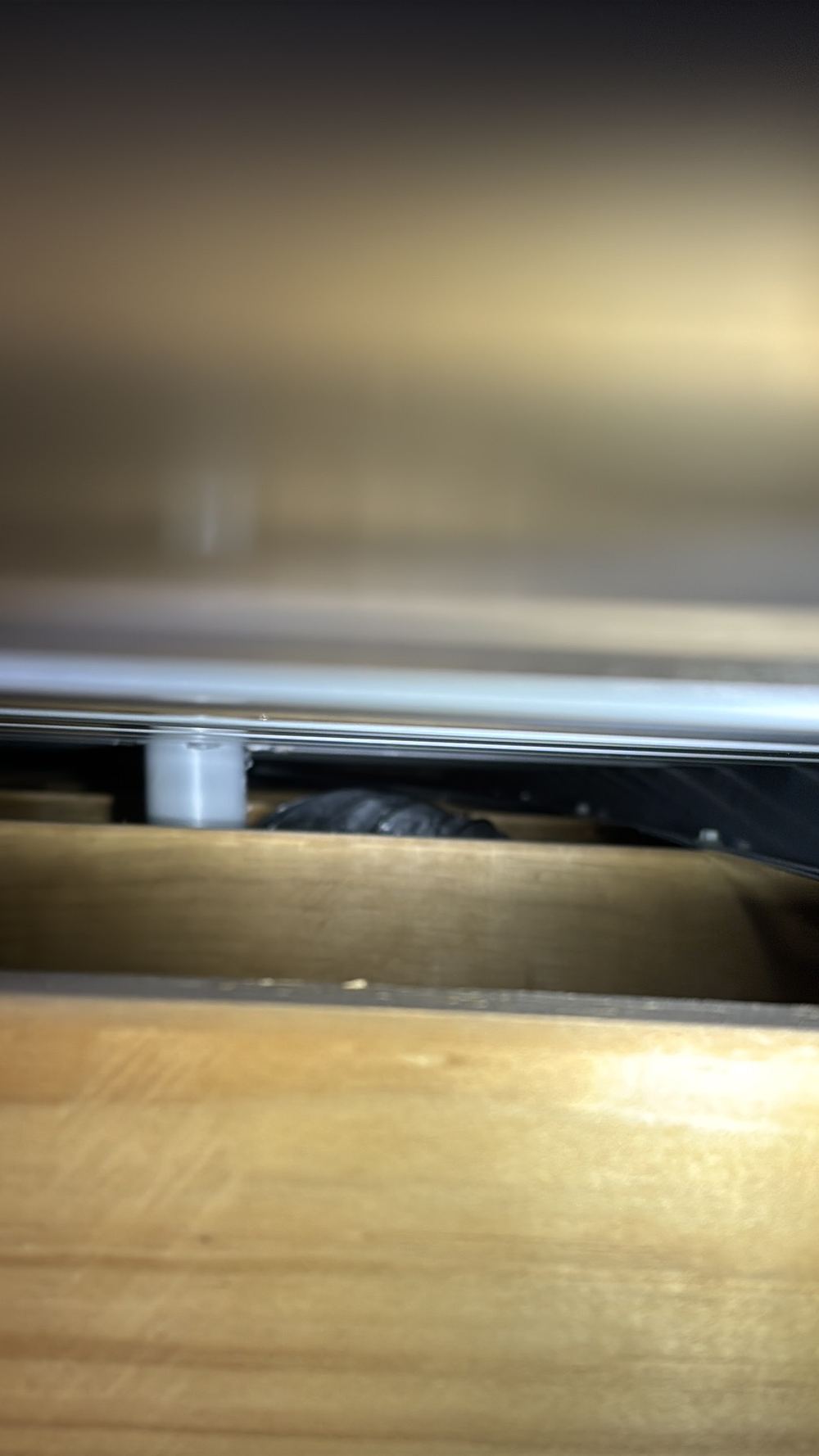 Bathroom exhaust duct not connected to its roof cowl, so moist air stays in the roof, Mambourin