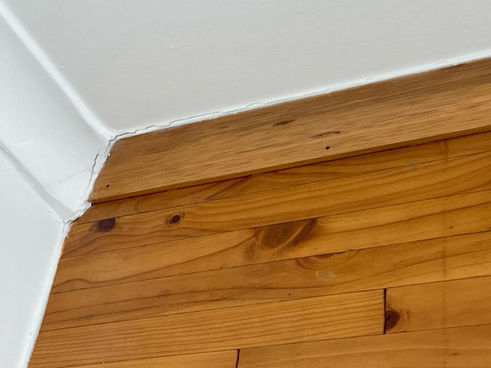 Settlement cracking through walls, ceilings and skirtings, Newport, Mambourin