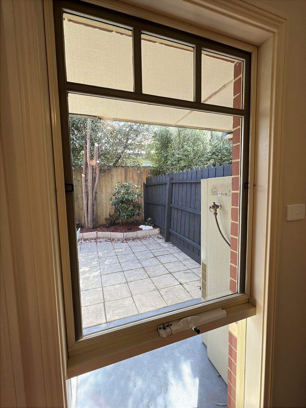 Window that would not open and close as it should, Newport, Mambourin
