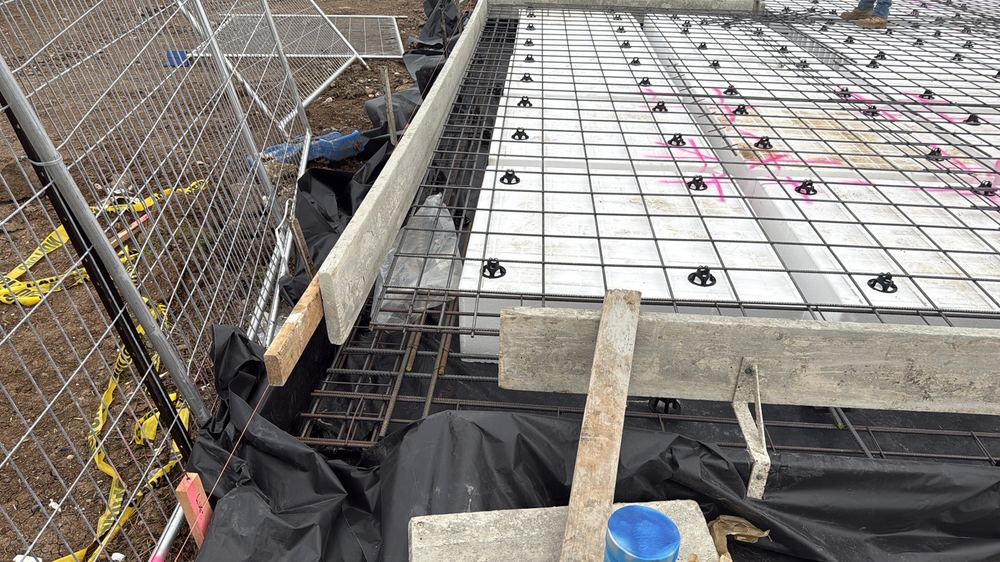 Formwork unfinished along sections of the slab perimeter at the pre-pour visit, Mambourin